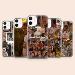 Puede incluir: Cinco fundas transparentes para teléfono con un diseño de collage impreso. El diseño presenta imágenes de una persona y el texto "JOHN B ROUTLEDGE". Las fundas están dispuestas en fila. El fondo es de color claro.