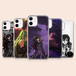 Könnte beinhalten: Eine Auswahl an Handyhüllen mit Anime-Charakteren. Die Hüllen zeigen farbenfrohe Designs, wobei Lila, Schwarz und Grün dominieren. Die Illustrationen umfassen detaillierte Charakterporträts und Kunstwerke.