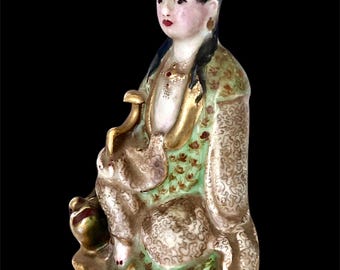 Statue chinoise vintage de Guanyin Quan Yin - Lotus et chien Fô - Peinte à la main - Années 1940/50