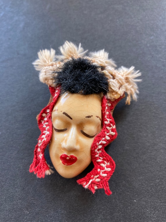 Elzac brooch - Victim of Fashion - Ceramic Brooch 