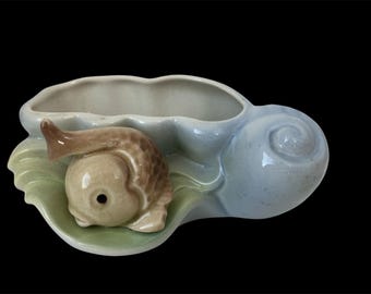 Vase en forme de poisson et de coquillages en poterie Hornsea Années 50