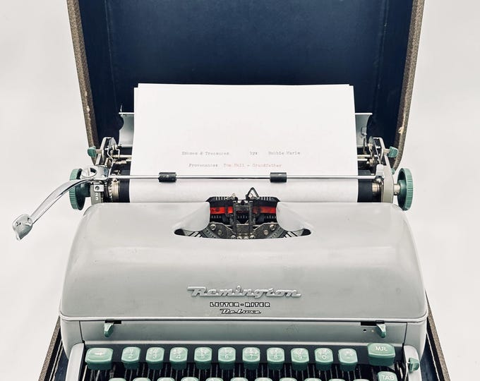 remington-typewriter-letter-riter-deluxe-working-with-case