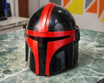 Mandaloriański czerwono-czarny hełm: inspirowany Gwiezdnymi Wojnami pokaz cosplayu science fiction, rekwizyt do cosplayu
