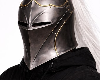 Hełm średniowiecznego rycerza | Ręcznie robiony czarno-złoty hełm gotycki | Stalowy krzyżowiec, zbroja do noszenia LARP Cosplay