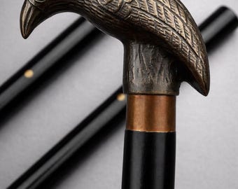 Spersonalizowana laska spacerowa w kształcie kruka – zabytkowa laska z mosiężną rączką, ręcznie robiona drewniana laska, prezent urodzinowy