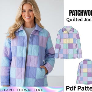 Op de afbeelding: Een patchwork gewatteerde jas in blauwe en paarse tinten wordt getoond. De jas heeft een kraag, een ritssluiting en twee voorzakken. De woorden "PATCHWORK Quilted Jacket" en "INSTANT DOWNLOAD" zijn zichtbaar.