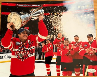 Sidney Crosby Autographed 8x10 Photo with COA