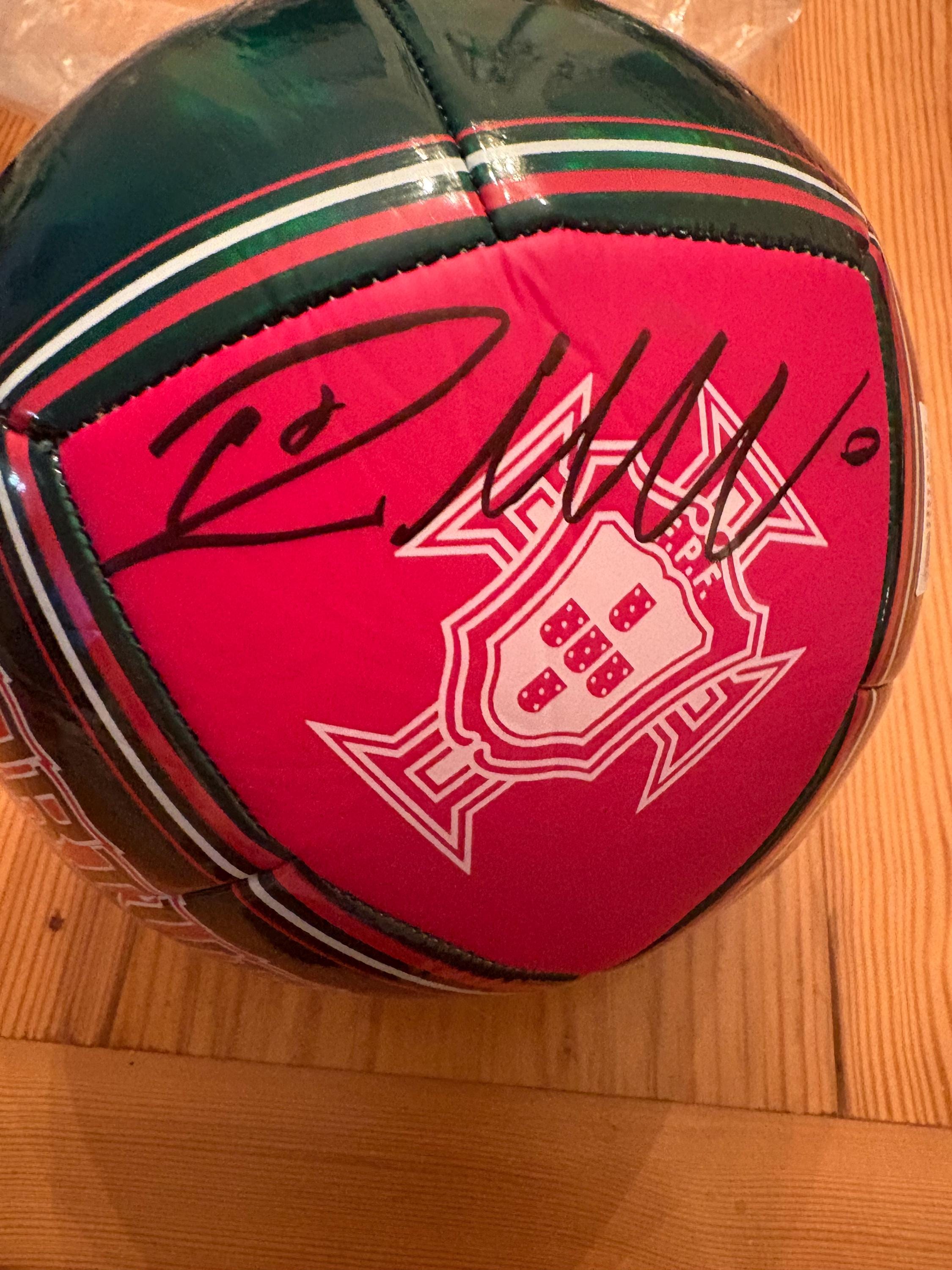 Cristiano ronaldo signed ball - Etsy 日本