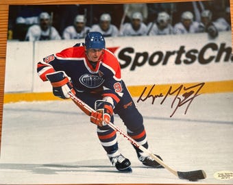 Wayne Gretzky Autographed 8x10 Photo with COA