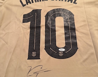 ラミネ・ヤマルのサイン入りFCバルセロナユニフォーム