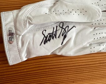 Scottie Scheffler Autographed Golf Glove with COA
