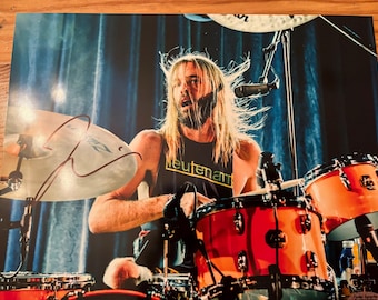 Taylor Hawkins Autographed 8x10 Photo with COA