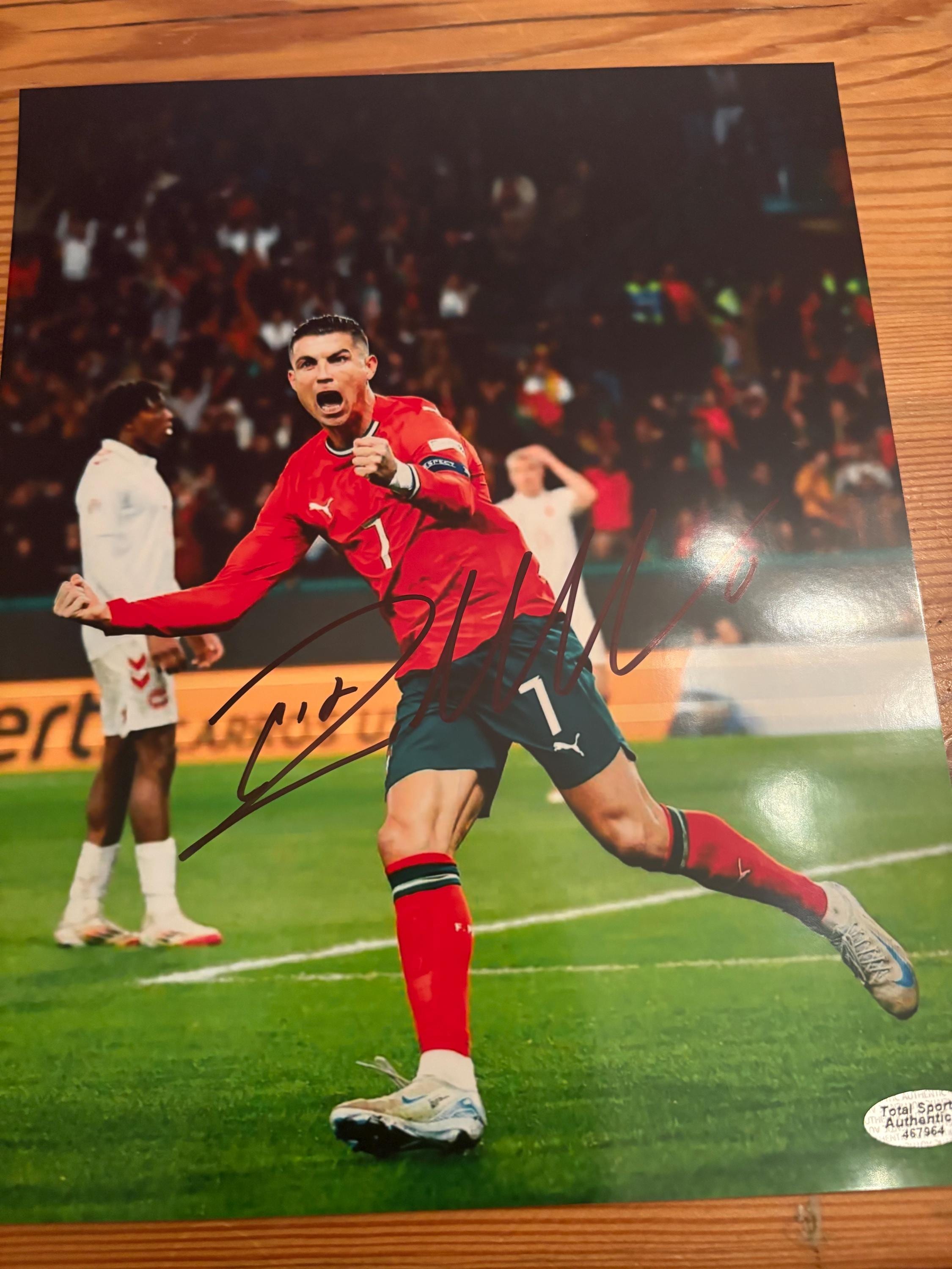 Cristiano ronaldo signed memorabilia - Etsy 日本