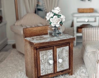 Mesa auxiliar para mueble de casa de muñecas a escala 1:12