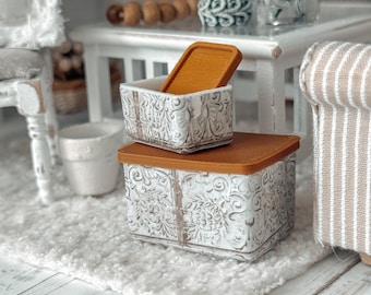 Cajas de almacenamiento en miniatura a escala 1:12, contenedores con tapa / Decoración de cabaña estilo shabby chic de granja /