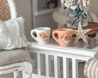 Platos, tazas y vajilla en miniatura para la playa: sirenas, estrellas de mar, caballitos de mar, corales y peces.