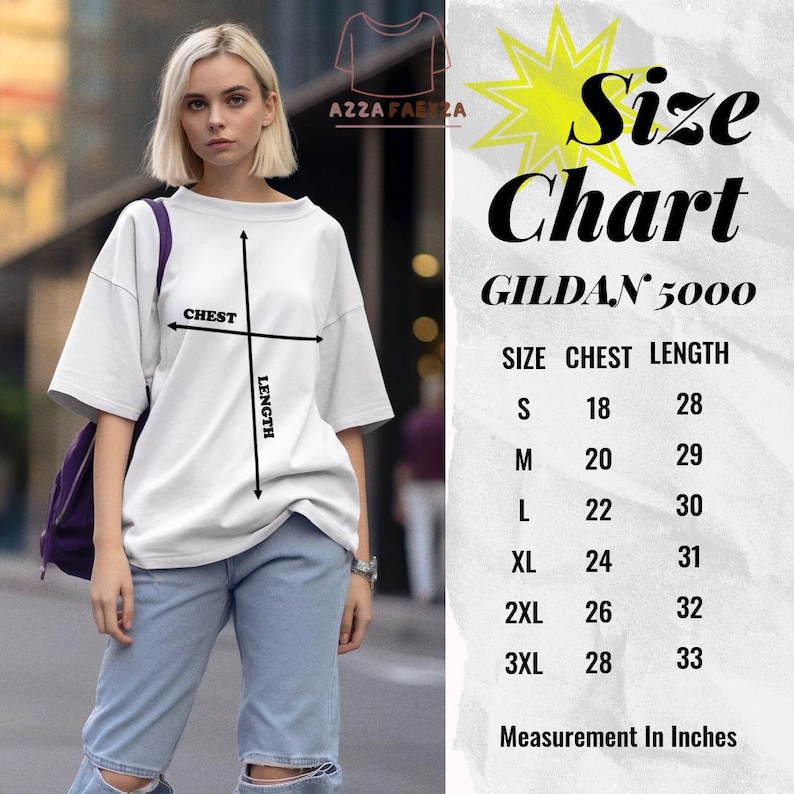以下が含まれることがあります： 白のGildan 5000 Tシャツとサイズチャート。サイズチャートは、Sから3XLまでのサイズの胸囲と着丈をインチで表示しています。モデルはTシャツとブルージーンズを着用しています。