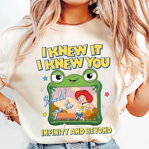 Camiseta Toy Story 5 Comfort Colors, regalo para fans de la música, camiseta retro de Toy Friends, inspirada en la nostalgia de Toy Story 5, hasta el infinito y más allá. imagen 1