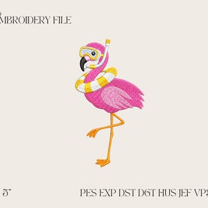 Puede incluir: Diseño bordado de un flamenco rosa con máscara de snorkel y salvavidas a rayas amarillas y blancas. El flamenco está de pie sobre una pata. El texto en la parte superior dice "EMBROIDERY FILE". El texto en la parte inferior dice "3 4 5" y "PES EXP DST DGT HUS JEF VP3 XXX".