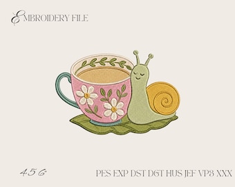 Desenho de bordado fofo de caracol e xícara de chá floral, arquivo de bordado à máquina para amantes de chá no estilo cottagecore, jardim de primavera