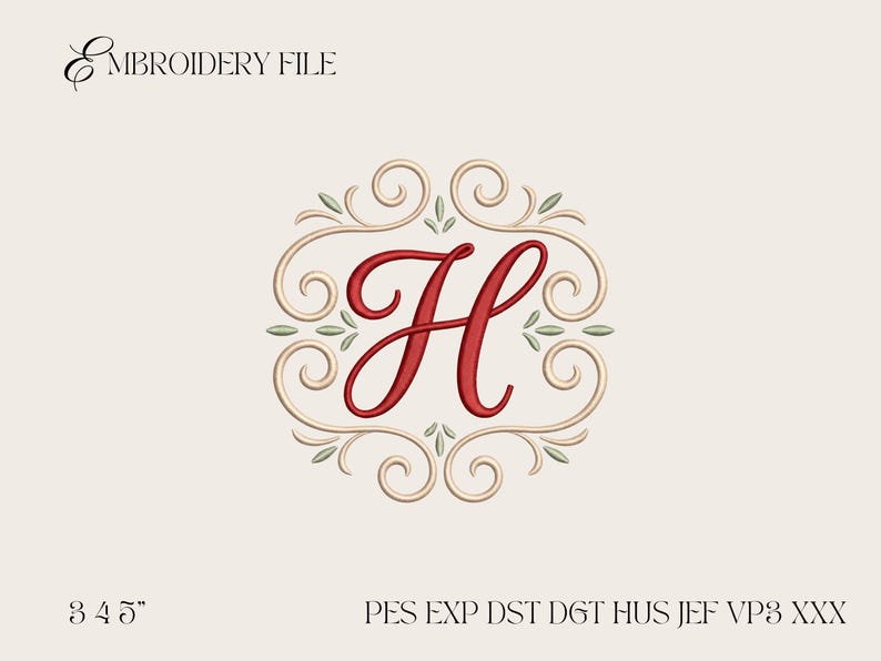Pu&ograve; includere: File di ricamo con la lettera "H" rossa in una cornice ornata e sinuosa con dettagli di foglie verdi. Il testo "EMBROIDERY FILE" &egrave; in alto. Il disegno &egrave; su sfondo crema. La dimensione del file &egrave; di 8,76 cm.