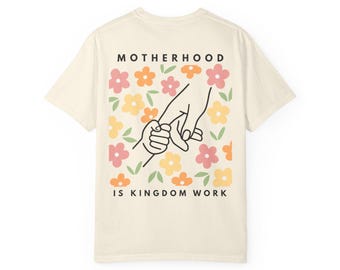 Camiseta floral "La maternidad es obra del reino"