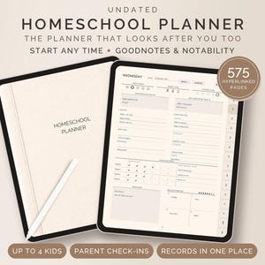 Może przedstawiać: Niedatowany cyfrowy planer edukacji domowej dla Goodnotes i Notability, zawierający 575 stron z hiperłączami dla maksymalnie 4 dzieci. Planer posiada okładkę z napisem Homeschool Planner oraz otwartą stronę z dziennym harmonogramem.