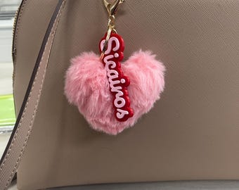 Llavero con nombre personalizado y pompón de corazón / Dije para bolso con nombre personalizado / Regalo de San Valentín / Llavero para mochila y bolso