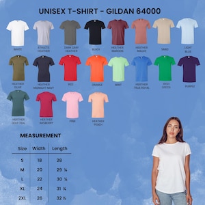 Puede incluir: Una variedad de camisetas unisex Gildan 64000 en varios colores, incluyendo blanco, negro, rojo y gris jaspeado. La imagen tambi&eacute;n muestra una tabla de tallas con medidas en cm para cada talla, de la S a la 2XL.