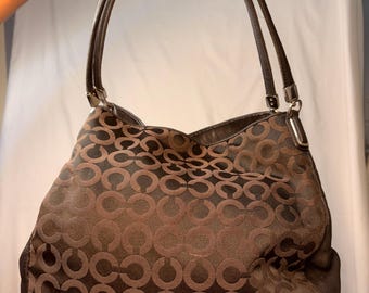 Bolso de hombro Coach Signature de lona marrón con detalles de cuero, estilo hobo, forro rojo, bolso de diseñador, estilo vintage chic para el día a día.