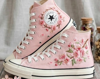 Zapatillas Converse personalizadas con bordado de flores de cerezo para mujer y hombre.