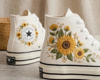 Zapatillas Converse personalizadas para mujer con bordado de girasoles.