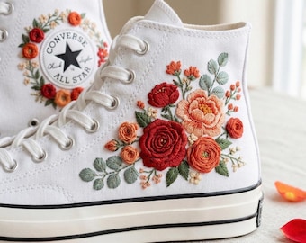 Anpassade Converse-sneakers med broderade brudblommor för bröllopsdagen
