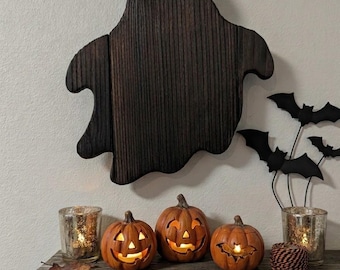 Rustykalna dekoracja ścienna z motywem ducha z odzyskanego drewna | Dekoracje na Halloween