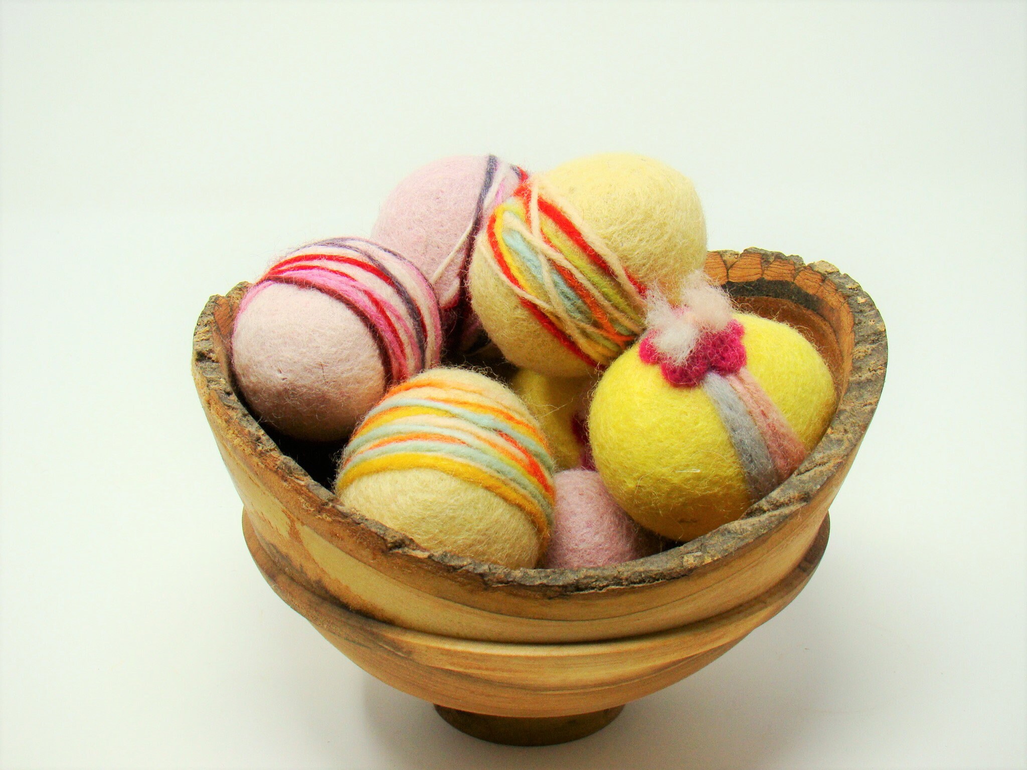 13 Œufs de Laine Feutrée, Pâques en Feutre, Printemps, Jaune et Violet