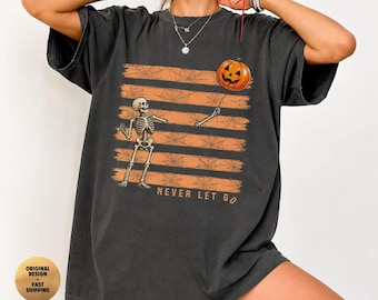 Camiseta Comfort Colors® Never Let Go con esqueleto, camiseta con globo de calabaza, camiseta de Halloween, camiseta de temporada espeluznante, regalo divertido de esqueleto, camiseta con ambiente otoñal