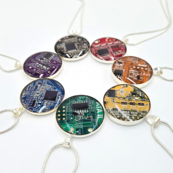 Collier véritable avec circuit imprimé (grand) - Pendentif recyclé avec résine - Couleur au choix