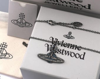 Collar Vivienne Westwood en caja, colgante Saturno de circonita cúbica negra, regalo.