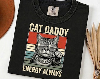 Camiseta con diseño divertido "Cat Daddy Energy Always" para amantes de los gatos, regalo para papás de gatos, regalo divertido para dueños de gatos, camiseta gráfica para amantes de los gatos.