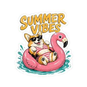Op de afbeelding: Een sticker met een cartoon corgi die een zwarte zonnebril en een rood-wit gestreepte bikini draagt, drijvend in een roze flamingo zwemband op blauw water. De tekst SUMMER VIBES staat in gele, dikgedrukte letters boven de corgi afgebeeld.