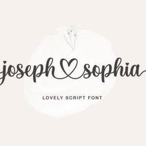 Puede incluir: Diseño gráfico con los nombres "Joseph" y "Sophia" en una escritura fluida y elegante, con un símbolo de corazón que conecta los nombres. El texto "LOVELY SCRIPT FONT" está debajo, todo sobre un fondo suave de estilo acuarela.