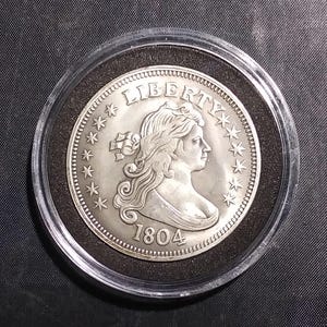 1804年 リバティ・シルバー・ダラー コイン - 希少なコレクターズアイテム！ 1804年 リバティ・シルバー・ダラー コイン - 希少な