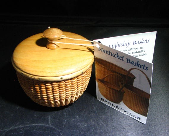 Rare Mini Nathan Taylor Lidded NANTUCKET LIGHTSHIP BASKET White