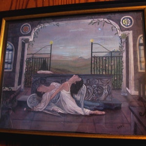 Pintura de uma mulher aniquilada com sapatilhas segurando um anjo morto