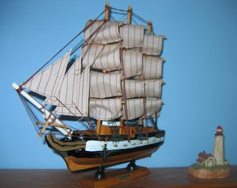 Wooden Ship Model USS CONSTITUTION 1797 w/brass cannons 13" Long Fully Assembled