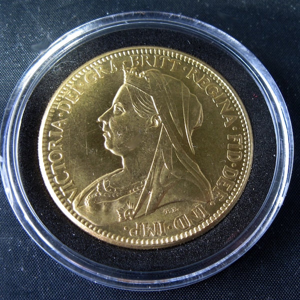 British Sovereign 1893 Queen Victoria Gold Plated Coin Saint George Slaying the Dragon Tribute Replica in Capsule