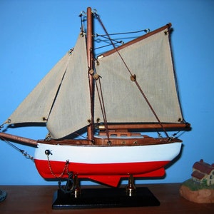 Wooden Ship Model- FRIENDSHIP Like GAFF SLOOP- 9" Long Beautiful! New ...