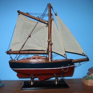 Wooden Ship Model- FRIENDSHIP like GAFF SLOOP- 9&quot; Long Beautiful! New/Assembled