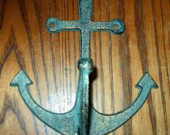 Ankare väggkrok gjuten metall väggbonad med vintagefinish 15 cm hög - skruvar ingår