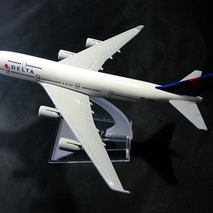 Mini Diecast DELTA 747 Jet Airplane on stand 6&quot; long 6&quot; wingspan- Great details